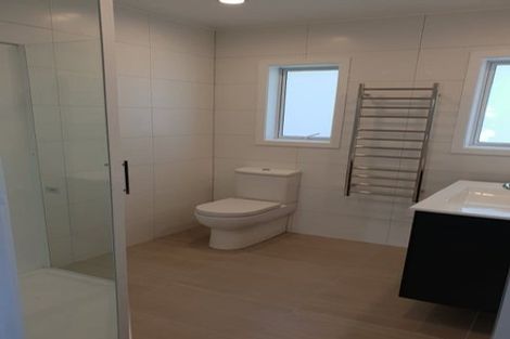 Photo of property in 2/9 Lex Avenue, Green Bay, Auckland, 0604