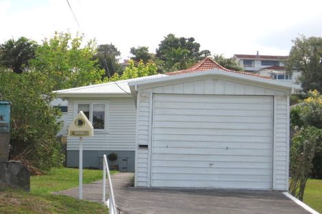 Photo of property in 13 Wyoming Avenue, Murrays Bay, Auckland, 0630