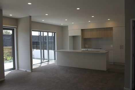 Photo of property in 2/31 Verbena Road, Birkdale, Auckland, 0626