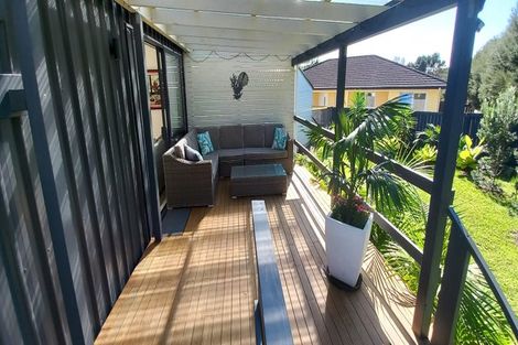 Photo of property in 2 Meenas Place, Cable Bay, 0420