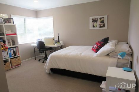 Photo of property in 22 Connemara Court, West Harbour, Auckland, 0618