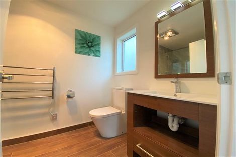 Photo of property in 11a Bank Street, Hillcrest, Auckland, 0627