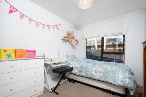 Photo of property in 1/11 Javelin Place, West Harbour, Auckland, 0618