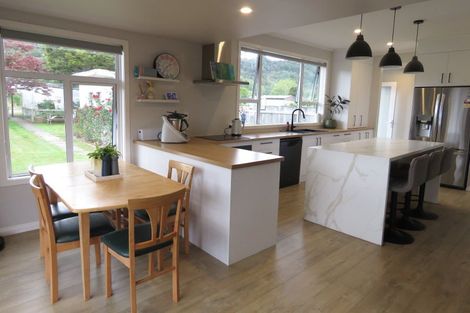 Photo of property in 1 Caples Street, Reefton, 7830