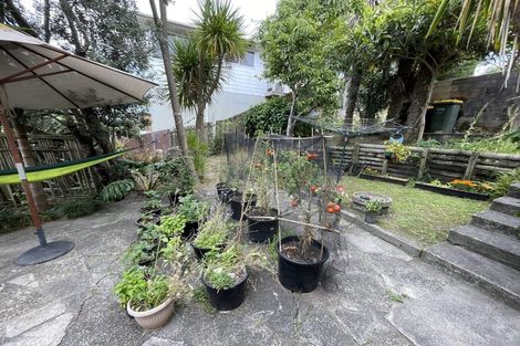 Photo of property in 90 Sunnyside Road, Sunnyvale, Auckland, 0612