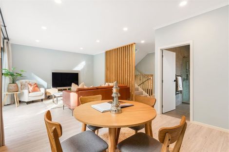 Photo of property in 33d Wairau Road, Forrest Hill, Auckland, 0627