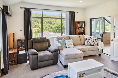 Photo of property in 57a Albatross Close, Whitby, Porirua, 5024