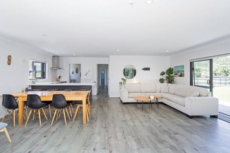 Photo of property in 8 Voyager Place, Cooks Beach, Whitianga, 3591