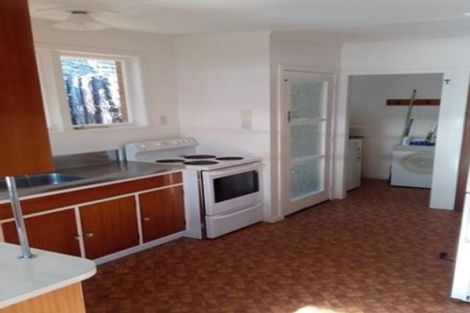 Photo of property in 25 Seaview Road, Marfell, New Plymouth, 4310