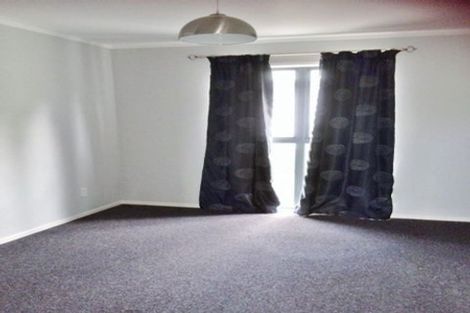Photo of property in 16a Woodall Place, Totara Vale, Auckland, 0627