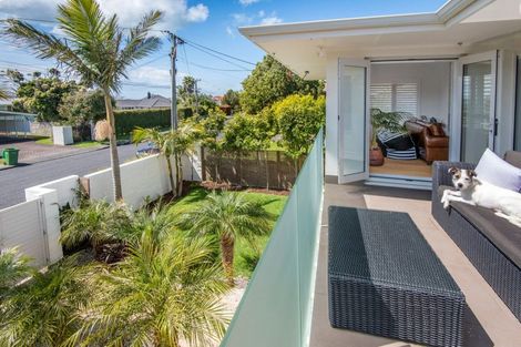 Photo of property in 2/41 Merani Street, Narrow Neck, Auckland, 0622