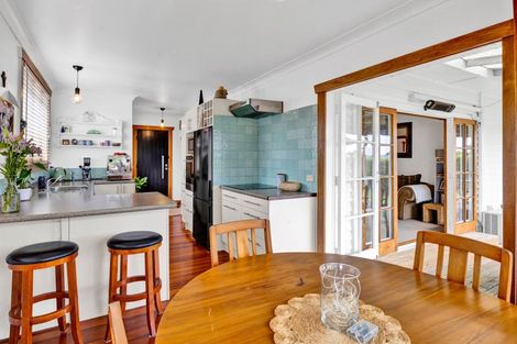 Photo of property in 58 Govett Avenue, Frankleigh Park, New Plymouth, 4310