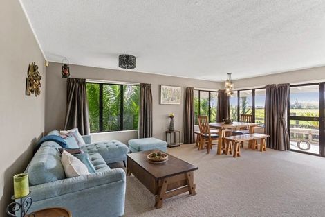 Photo of property in 22 Pukeroa Place, Papakura, 2110