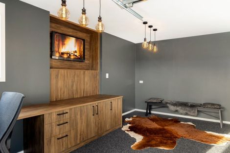 Photo of property in 31 Rannoch Drive, Jacks Point, Queenstown, 9371