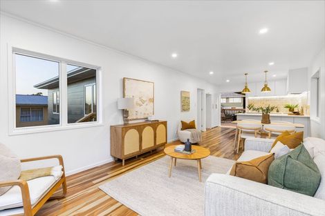 Photo of property in 56 Stott Avenue, Birkdale, Auckland, 0626