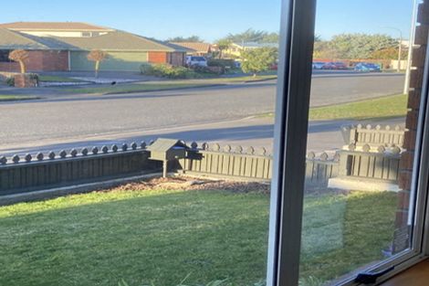 Photo of property in 19 Orlando Crescent, Waimairi Beach, Christchurch, 8083