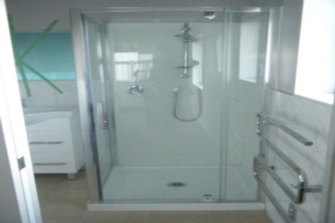 Photo of property in 2/27 Rice Crescent, Papakura, 2110