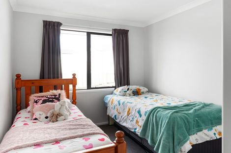 Photo of property in 17 Lakeside Terrace, Omokoroa, 3114