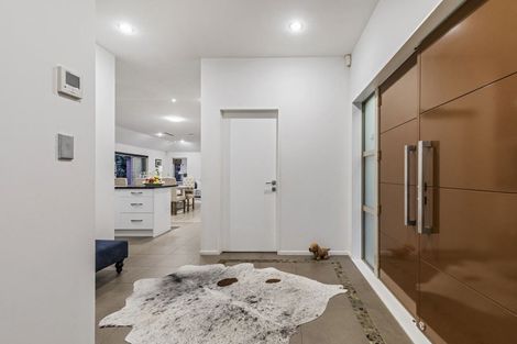 Photo of property in 127 Vaughans Road, Okura, Albany, 0792