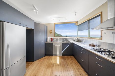 Photo of property in 52 Waitohu Road, York Bay, Lower Hutt, 5013