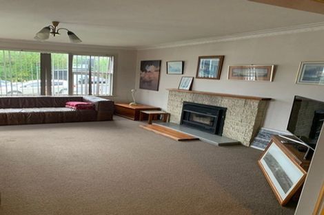 Photo of property in 3a Deuxberry Avenue, Northcote, Auckland, 0627