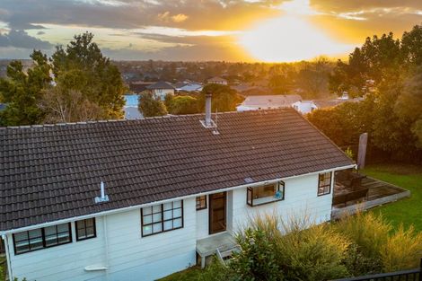 Photo of property in 6 Crestlands Place, Papakura, 2110