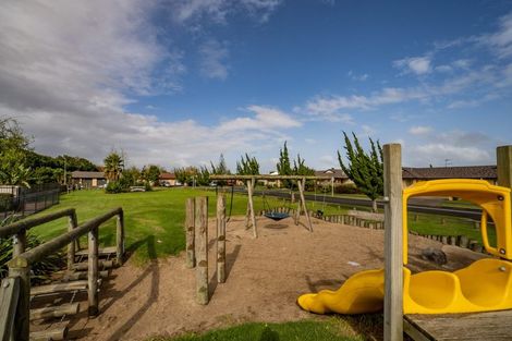 Photo of property in 27 Roy Douglas Place, Favona, Auckland, 2024