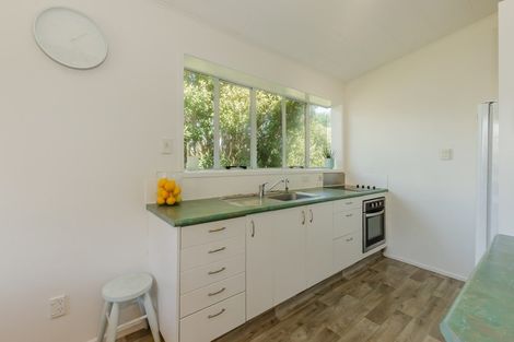 Photo of property in 17 Eruini Street, Waikanae Beach, Waikanae, 5036