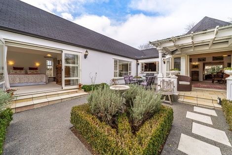 Photo of property in 1 Oakmont, Heretaunga, Upper Hutt, 5018