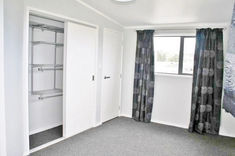 Photo of property in 16a Woodall Place, Totara Vale, Auckland, 0627