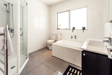 Photo of property in 2/17 Blackbridge Road, Wadestown, Wellington, 6012