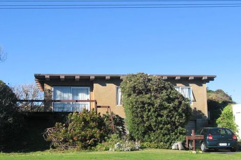 Photo of property in 6 Mahoe Street, Otaki Beach, Otaki, 5512