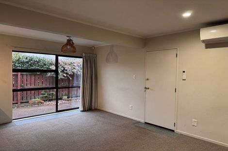 Photo of property in 2/17 Ross Martin Court, Conifer Grove, Takanini, 2112