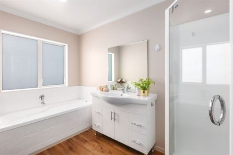 Photo of property in 4 Tongariro Drive, Aotea, Porirua, 5024