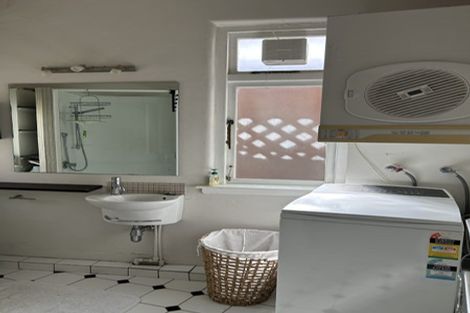 Photo of property in Hobson Flats, 2/1 Hobson Street, Pipitea, Wellington, 6011