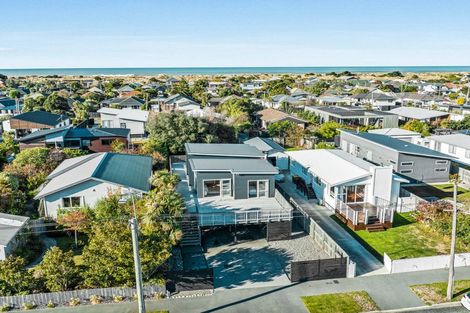 Photo of property in 387 Estuary Road, South New Brighton, Christchurch, 8062