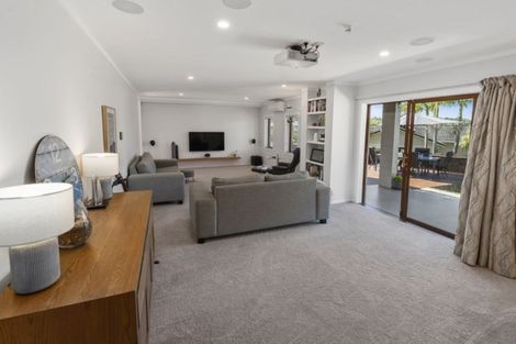 Photo of property in 8 Robin Lane, Browns Bay, Auckland, 0630