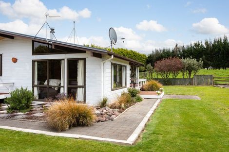 Photo of property in 47 Cowper Side Road, Dannevirke, 4976