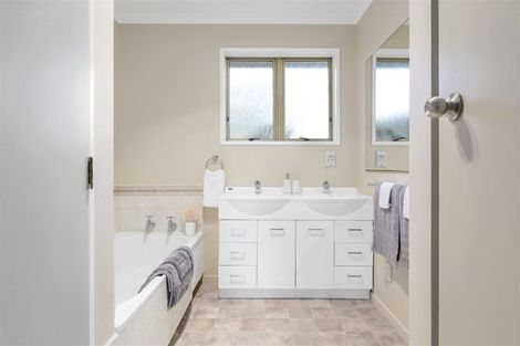 Photo of property in 120 Totara Drive, Pukete, Hamilton, 3200