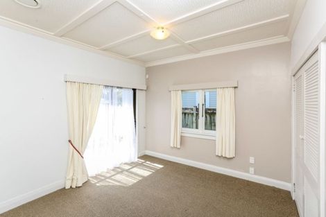 Photo of property in 421 Mangorei Road, Highlands Park, New Plymouth, 4312