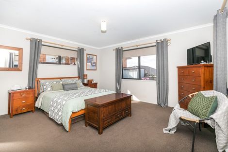 Photo of property in 16 Evergreen Rise, Grandview Heights, Hamilton, 3200