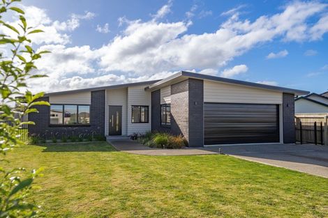 Photo of property in 22 Mitre Way, Solway, Masterton, 5810