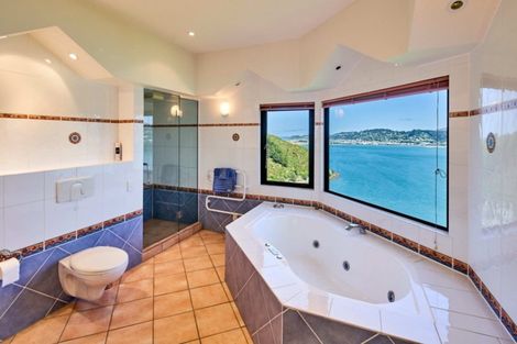 Photo of property in 15 Countess Close, Maupuia, Wellington, 6022