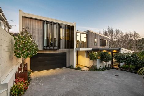 Photo of property in 2a Peter Terrace, Castor Bay, Auckland, 0620