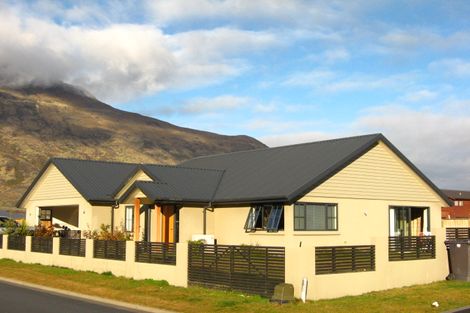 Photo of property in 3 Crawford Place, Lake Hayes, Queenstown, 9304