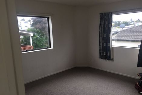 Photo of property in 9b Woodall Place, Totara Vale, Auckland, 0627