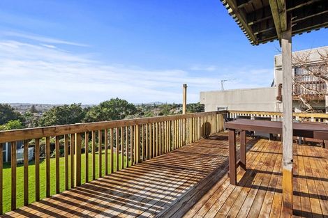 Photo of property in 315 Glenfield Road, Glenfield, Auckland, 0629