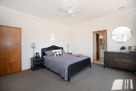 Photo of property in 8 Perth Place, Awapuni, Palmerston North, 4412