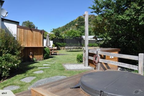 Photo of property in 2 Berkshire Street, Arrowtown, 9302