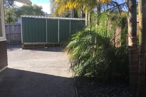 Photo of property in 21 Lantana Road, Green Bay, Auckland, 0604